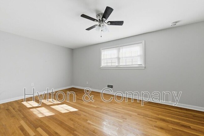 Building Photo - 3203 Delaware Ave