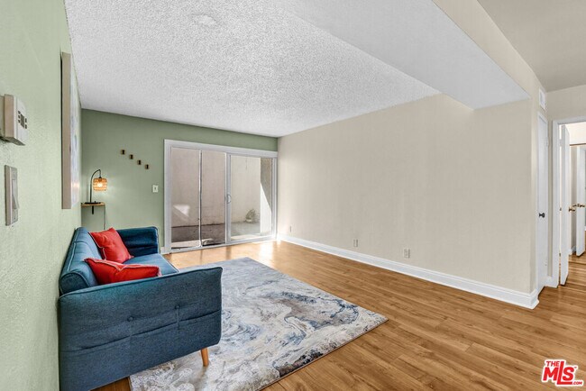 Building Photo - 18620 Hatteras St