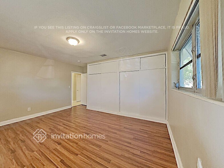 Building Photo - 3241 Pierce St