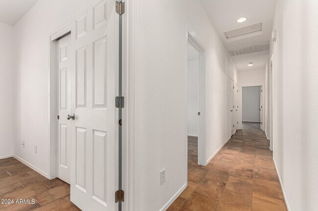 Building Photo - 10847 W Avenida Del Rey