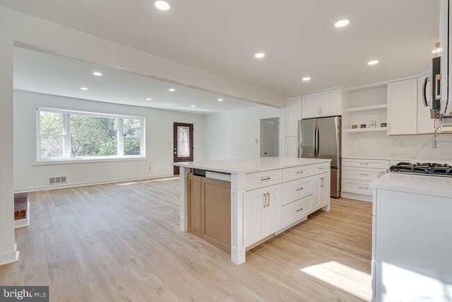 Building Photo - 869 Patrick Henry Dr