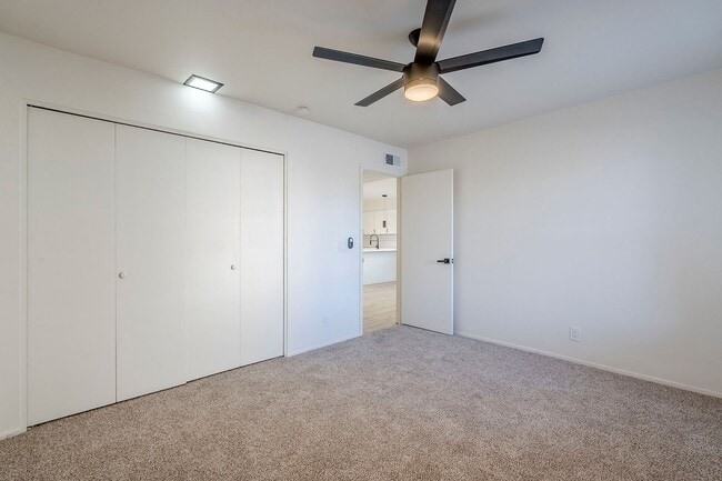 Building Photo - First floor fully updated unit!