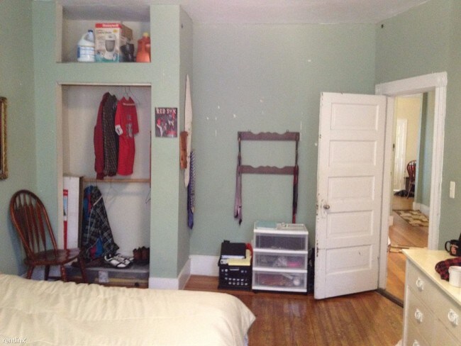 Building Photo - 4 br, 1 bath  - 71 S Huntington Ave # 301