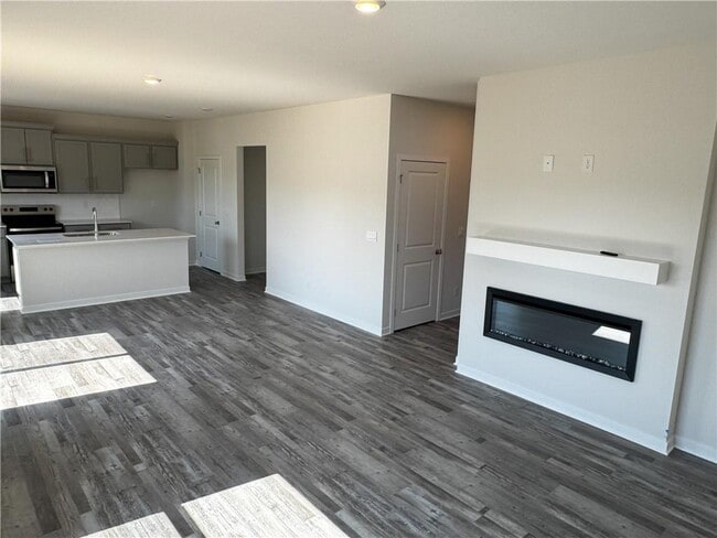 Building Photo - Spring Hill House