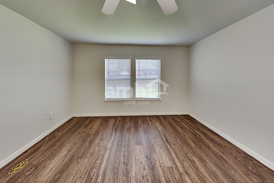 Building Photo - 26949 Carriage Manor Ln