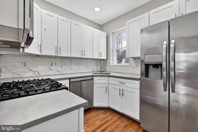 Building Photo - 2543 Nicholas St