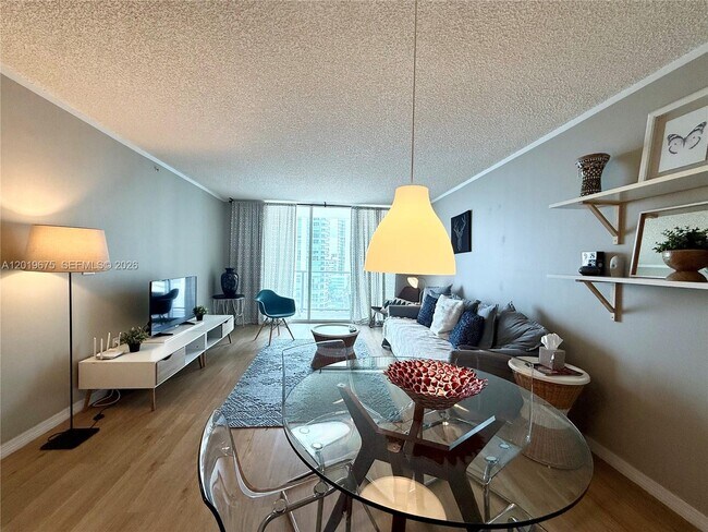 Building Photo - 1155 Brickell Bay Dr