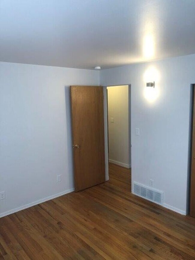 Building Photo - Beautiful Northside 3 Bedroom 2.5 Bath near the Indian Trail!