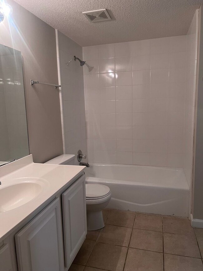 Building Photo - bg1024