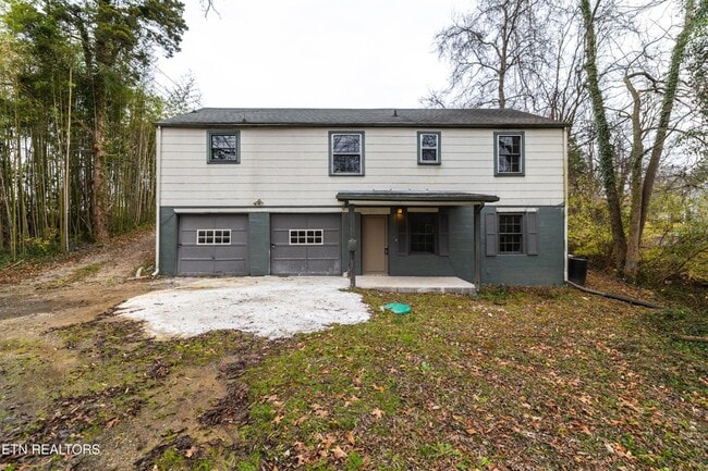 Building Photo - 5501 Lake Shore Dr