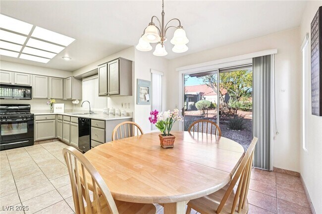 Building Photo - 3013 Sungold Dr