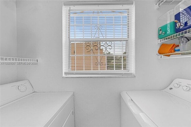 Building Photo - 1675 W 57th St