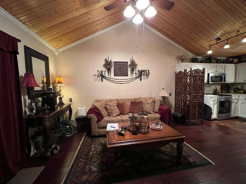 Building Photo - 112 Willow Branch Dr