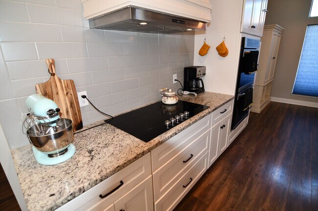 Building Photo - Zachary School District!  Trendy, 3 bedroom, 2.5 bath home in coveted Marshall Bonds Subdv