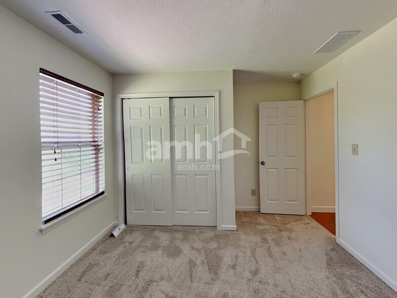 Building Photo - 559 Prince Dr