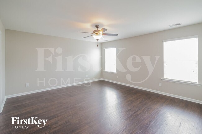Building Photo - 165 Longford Dr