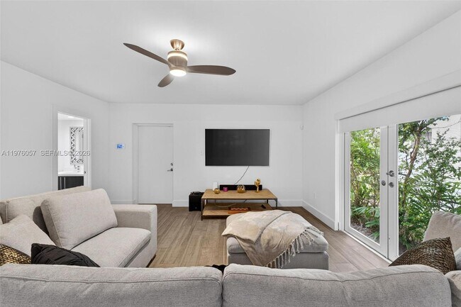 Building Photo - 3231 Salzedo St