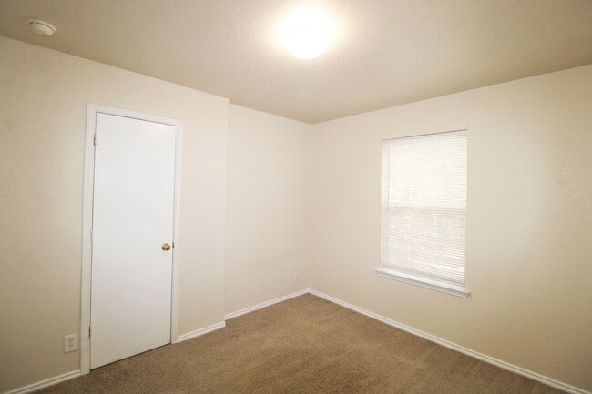 Building Photo - 16122 Branching Oaks