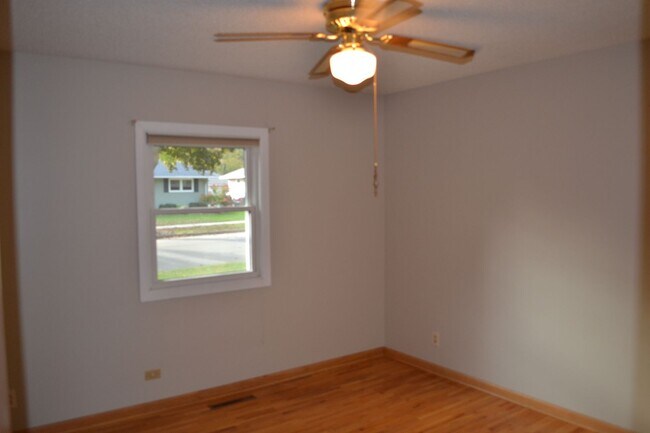 Building Photo - 3BR Home on Large Corner Lot – NW Rochester