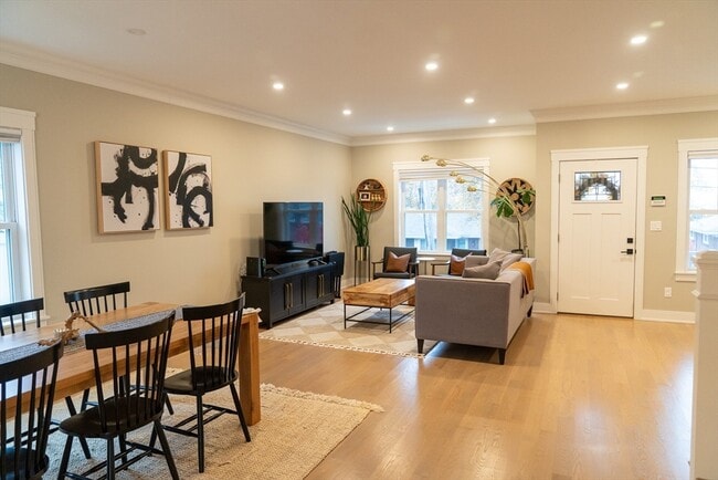 Building Photo - 279 Suffolk Ave