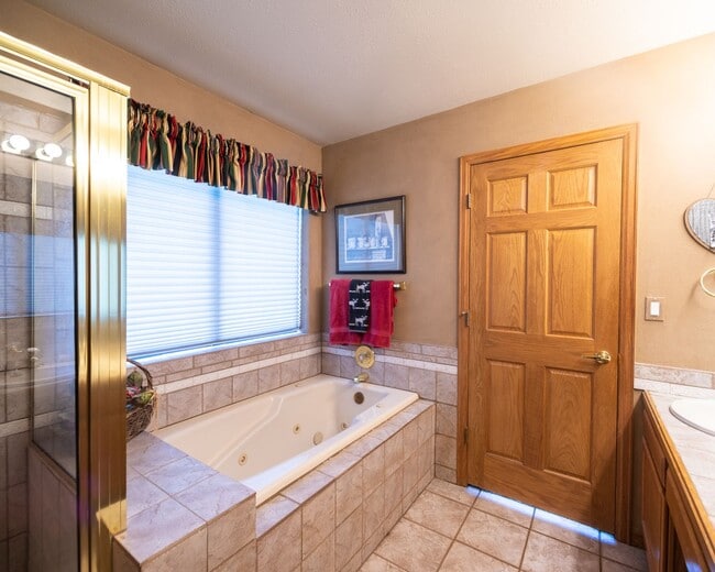 Building Photo - Extended Winter rental-Flexible lease term...