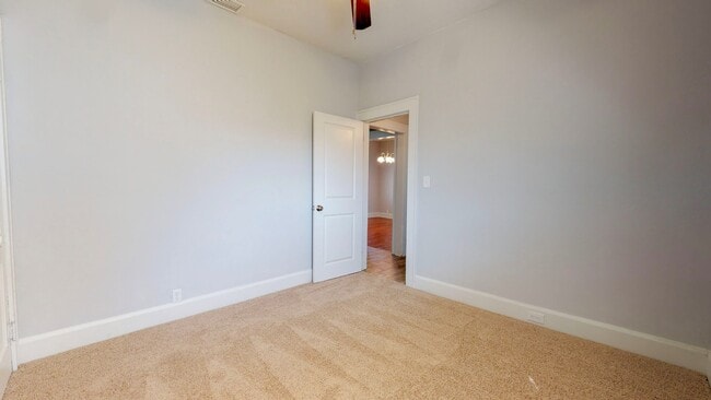 Building Photo - Adorable 3 bedroom / 2 bathroom Home for R...