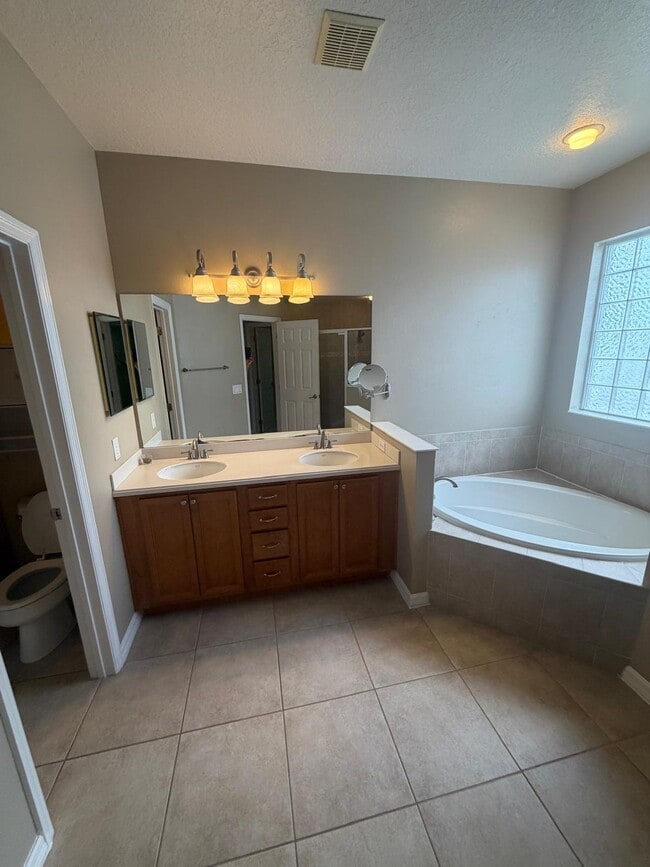 Building Photo - 4576 Barbados Loop