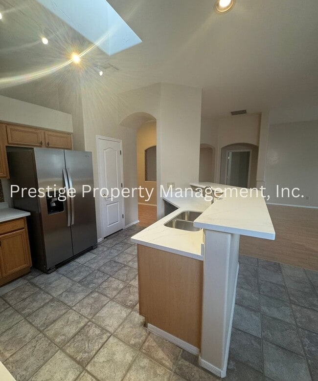 Building Photo - Stunning 3-bedroom 2-bathroom home in a ga...