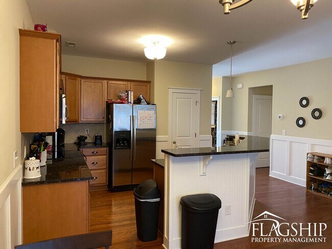 Building Photo - Gorgeous Townhouse in Grey Fox Run