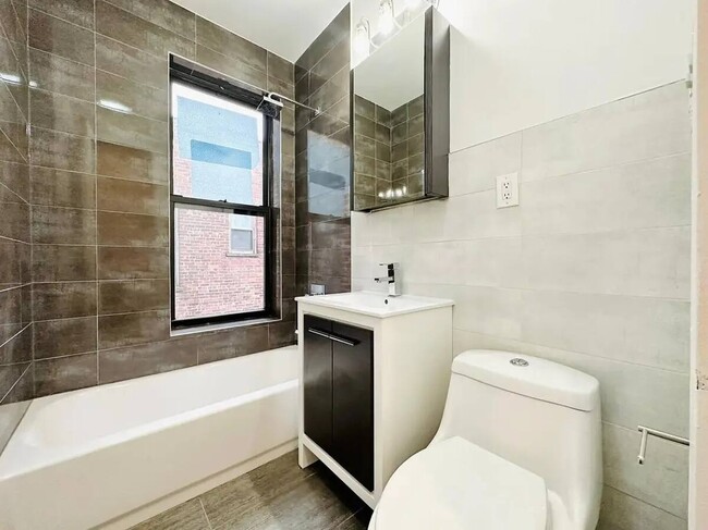 Building Photo - 33 Lenox Rd