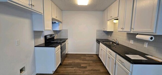 Building Photo - Beautiful 2-Bedroom Duplex in Longview! Co...