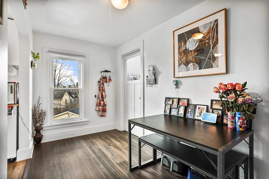 Building Photo - 426 College Ave