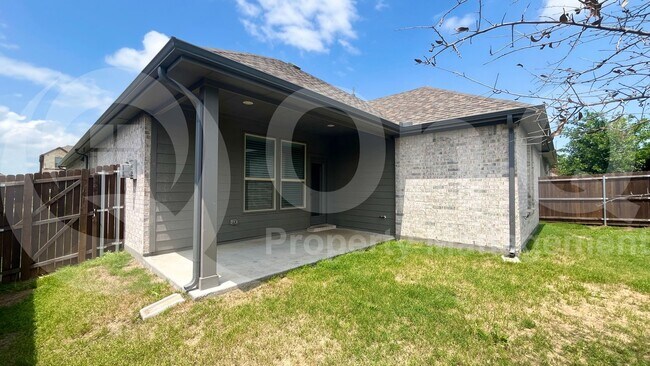 Building Photo - 5522 Blue Point Ln