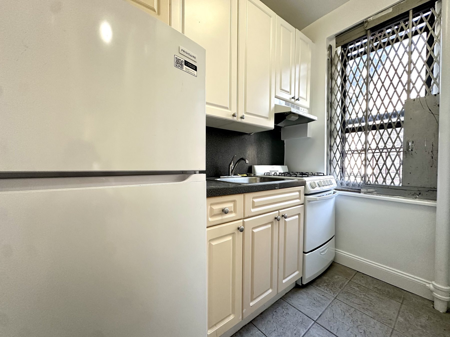 Building Photo - 615 W 172nd St