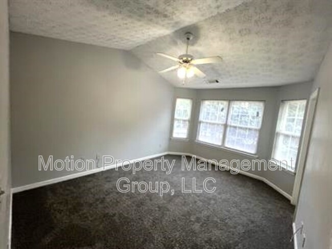 Building Photo - 5556 Pineridge Ct