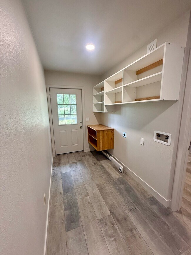 Building Photo - 16083 Indian Springs Ranch Rd