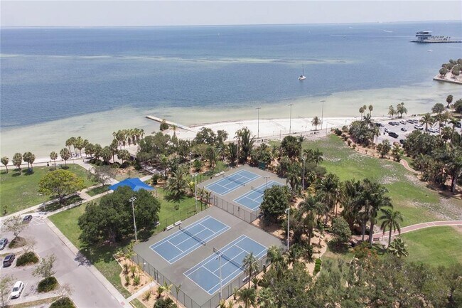 Building Photo - 300 Beach Dr NE
