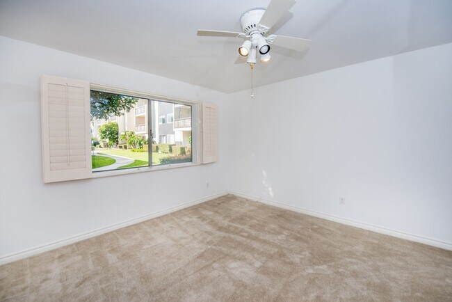 Building Photo - Remodeled Seal Beach Condo