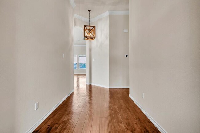Building Photo - 833 TUSCAN Rd