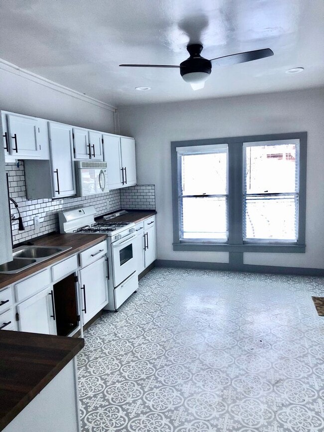 Building Photo - Renovated 2-Bedroom Standalone Home