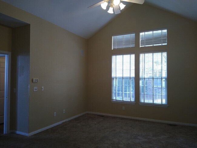 Building Photo - HUGE 3 Bedroom 3 Bath Home in Gated Community