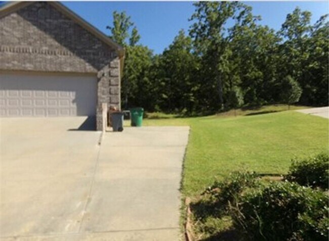 Building Photo - 18 Cains Cove