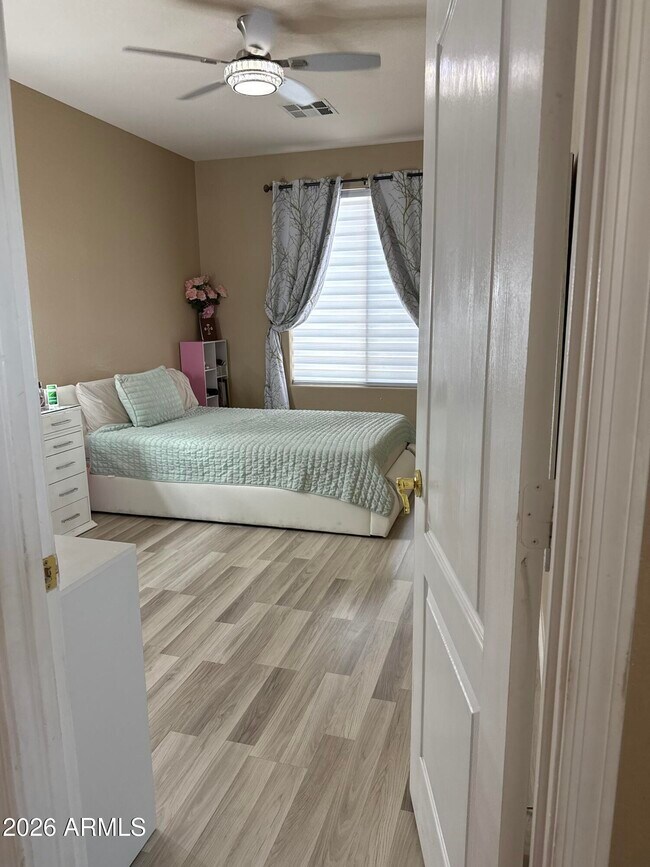 Building Photo - 3928 W Range Mule Dr