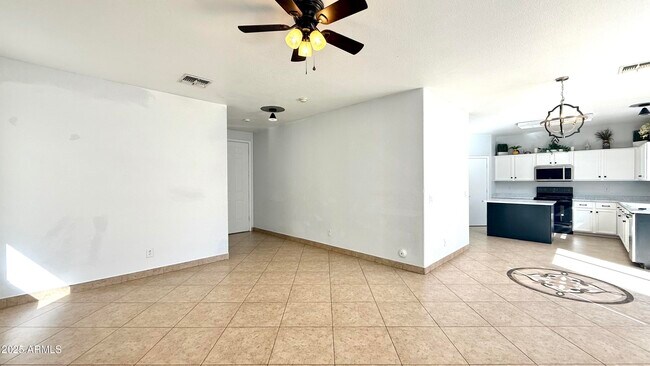 Building Photo - 1103 E Grove St