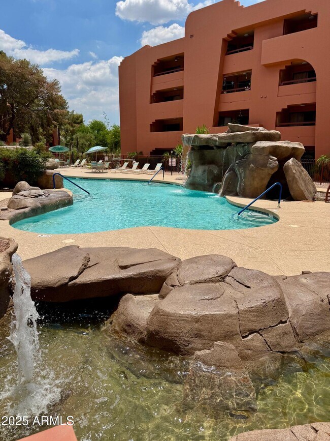 Building Photo - 4303 E Cactus Rd