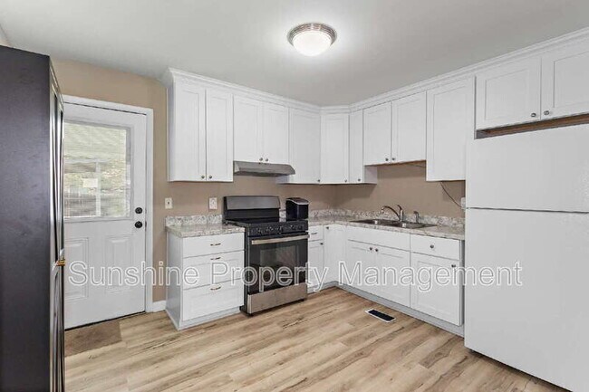 Building Photo - 901 Duce St