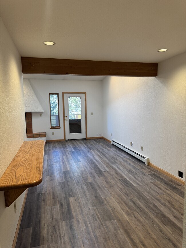 Building Photo - 2500 Kinnickinnick Rd