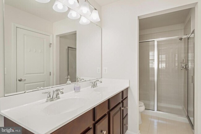 Building Photo - 42642 Burbank Terrace