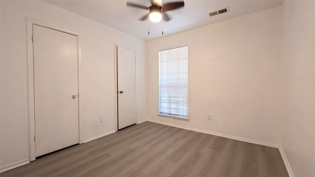 Building Photo - 9519 Wellsworth Dr