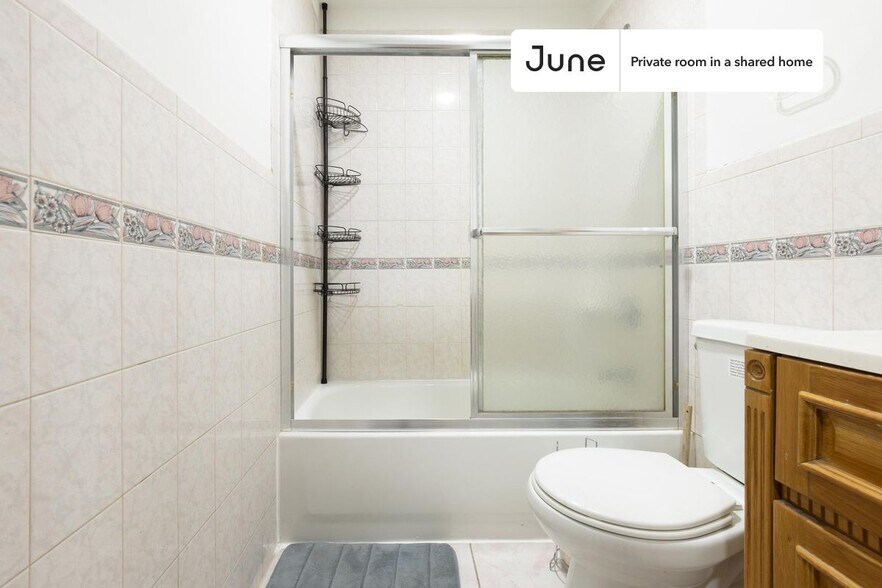 Building Photo - Room in Shared 4 bed/3 bath home